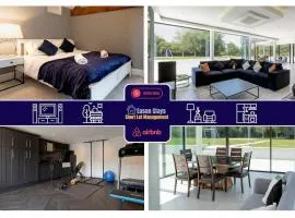 6 BR Luxury House With Huge Garden and Cinema Room By Eason Stays Short Term Rental Rugby