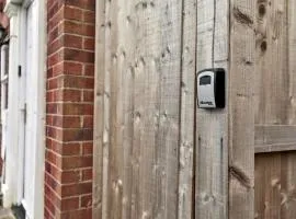 Littlebrooke House, Bolton, Free Parking, by NMB Property