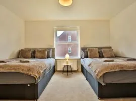 Littlebrooke House, Bolton, Free Parking, by NMB Property