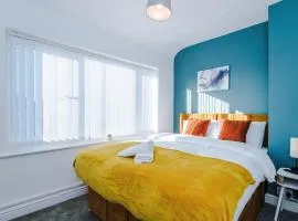 Contractor Heaven Four Bedroom Free Parking in Manchester by Eason Stays