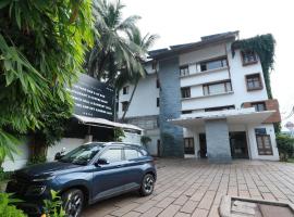 Devalokam Grand, hotel in Edappāl