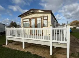 Oak Village 83 - Grange Leisure Park - pet friendly, central heating - Meadow Lakes Caravan & Lodge Hire