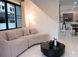 Modern Private Pool Villa in Sukhumvit
