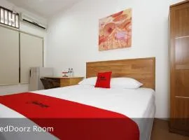 RedDoorz Plus near Plaza Indonesia