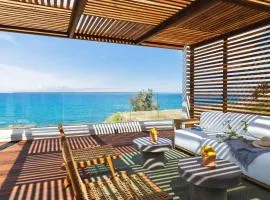 Villa Lara - Stylish Retreat with Beach Access