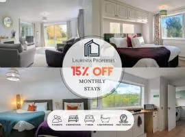 Spacious 6BR House, Sleeps 11, Walk to Grantham Town