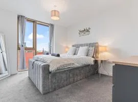 NEW 1 bed Central Birmingham Fast Wi-Fi, Smart TV