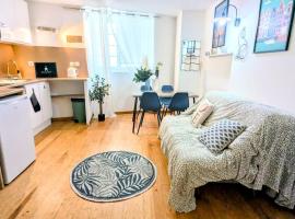 Cosy Eglantine and Planta - Clémenceau Hypercentre, hotel v destinaci Pau