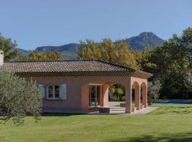 Family home, Hotel in Trets