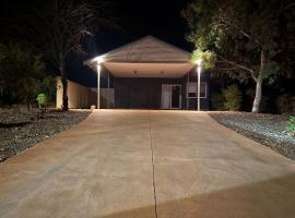 Newman Short Term Accommodation Rooms, hotel v Newmanu