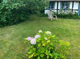 Thatched Half-Timbered House On Idyllic Fejø, hotel en Vejrø