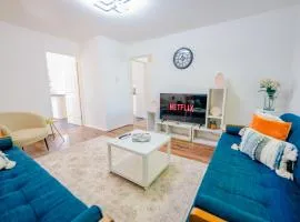 6 BR House with Free Parking, Garden & Fast WiFi