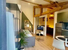 Logement neuf tout équipé avec terrasse, proche du bourg et des plages océanes, climatisé, WIFI, parking, linge et ménage compris, proche des commerces ouverts toute l'année, ξενοδοχείο σε Mimizan