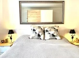 Zentral neben Kongresszentrum & Hallenbad, tolles WIFI, Netflix, top ausgestattet - Ferienwohnung Gian