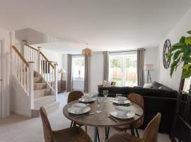 Runcorn Spacious Modern 3 bedroom House, 4 beds, On site Parking, Long stay deals, hotel in Runcorn