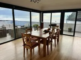 Beachfront Penthouse with Panoramic Ocean-View Terrace VIP Baia