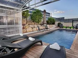 אחוזת נוף מרגליות - וילת 3 חדרי שינה ובריכה פרטית מחוממת ומקורה