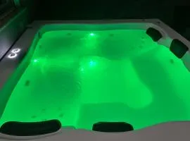 Casa com 3 dormitórios com jacuzzi para relaxar com a família!