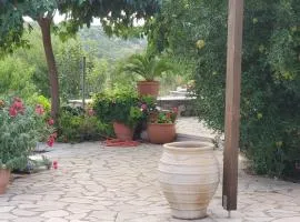 Steinhaus In Leonido Mit Parkplatz