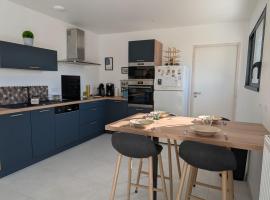 Maison récente entre la campagne et la mer, Hotel in Camoël