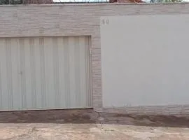 Casa com garagem e quintal