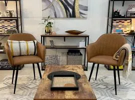 La Chaumiere - Charm and character in leafy green suburb