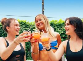 Lay Day Hostel Canggu, hotel v destinaci Canggu