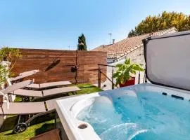 L'évasion, townhouse, Jacuzzi, sleeps 6