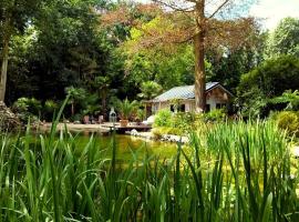 CoCo Cabin Luxe Tiny House - Priv&eacute; Hottub - Strand & zwemvijver - Privacy, mini casa em Woudenberg