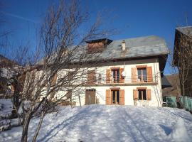 Maison et Jardin St Jean d'Arves Sybelles 10 personnes, hotel i Saint-Jean-dʼArves