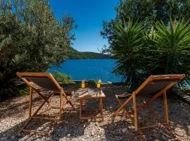 Silvio Beach House - Shoreline Haven