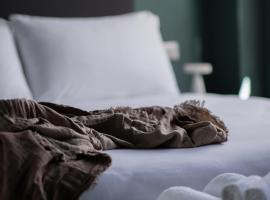 L'Atelier - 2 min walk to Bernina Express, hotel v destinaci Tirano