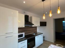 Appartement calme &agrave; Saint Maixent l'Ecole, camera con cucina a Saint-Maixent-l'&Eacute;cole