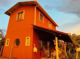 Chalé tribal Vermelho, hotel i Alto Paraíso de Goiás