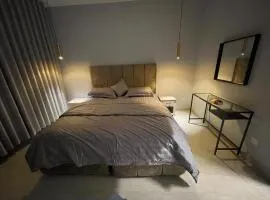 شقة صالة وغرفة نوم هادئه ومريحة دخول ذكي