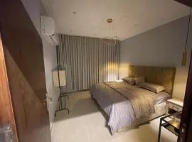 شقة صالة وغرفة نوم هادئه ومريحة دخول ذكي