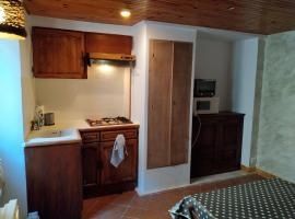 Appart montagne 30m² cœur village, Hotel in Entraunes