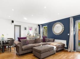 Spacious 4 Bed house Perfect for Contractors-Relocators, hotell sihtkohas Harlow