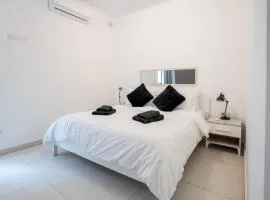 St Julians Modern flat in Spinola Bay