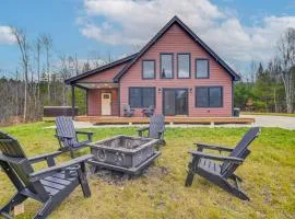 8 Mi to Sunday River! Mountain Escape with Hot Tub