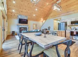 8 Mi to Sunday River! Mountain Escape with Hot Tub