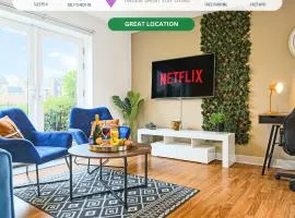 Stylish Apartment with Balcony, Free Parking, Fast Wifi and Smart TV with Sky and Netflix by Yoko Property