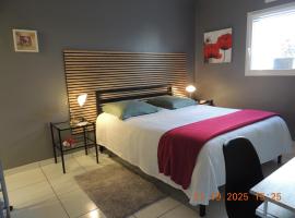 Les Coquelicots Chambre d' hote avec grand lit et salle d'eau privative pour une persone ou un couple