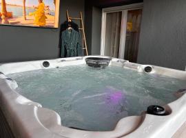 la suite prestige avec SPA SAUNA NETFLIX JARDIN, hotel di Champigneulles