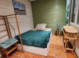 L'Escale - private bed, shower room & kitchen