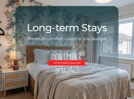 Last-Minute Escapes ! Summer Days l RTM Stay l 4 -Bed House By Finesse Stays Short Lets & Serviced Accommodation Wakefield With Parking, Contractors