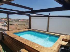 Modern Villa in Yebra with Private Pool, hotel v destinaci Yebra