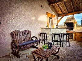 Terrasse couverte et BBQ - Petite maison cosy