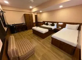 Lucky Service Apartments - Near BKC