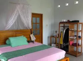 Friend House SURFCAMP